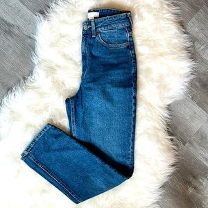 High waisted, ankle length jeans
